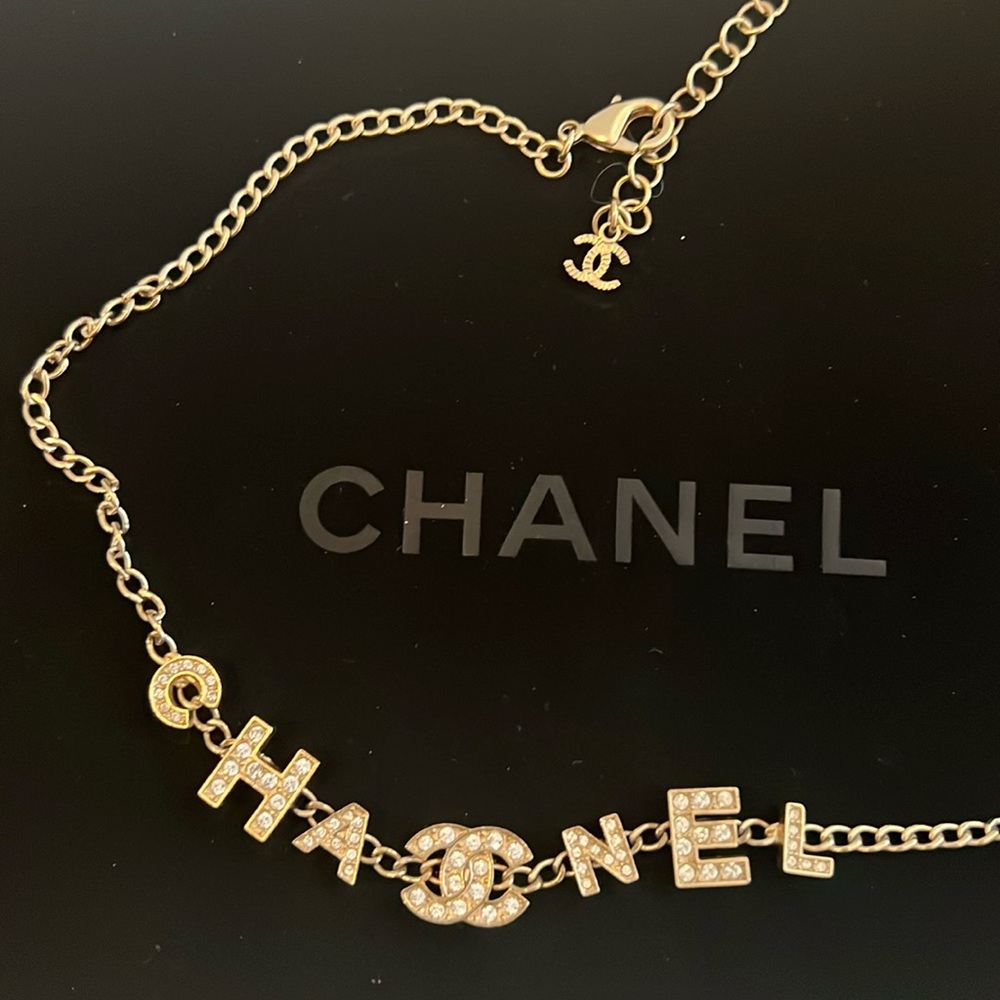CHANEL Gold Necklace Spelled out Chanel with CC logo in Crystal - Picture 6 of 7